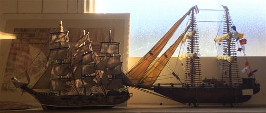 2 model ships